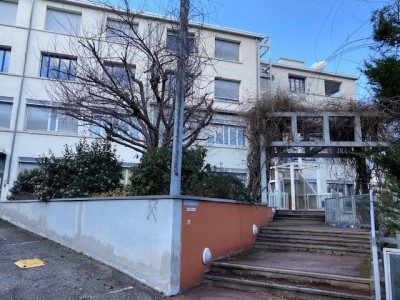 Studio avec Mezzanine A LOUER - ST ETIENNE ROND POINT FAURIEL/METARE - 23.81 m2 - 405 € charges comprises par mois