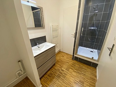 STUDIO A LOUER - ST ETIENNE ROND POINT/METARE - 43.95 m2 - 570 &euro; charges comprises par mois
