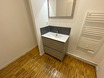 STUDIO A LOUER - ST ETIENNE ROND POINT/METARE - 43.95 m2 - 570 &euro; charges comprises par mois