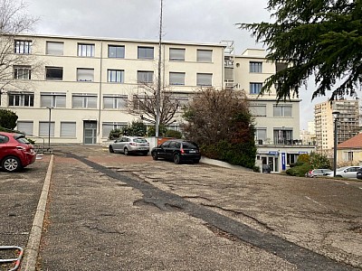 STUDIO A LOUER - ST ETIENNE ROND POINT/METARE - 43.95 m2 - 570 &euro; charges comprises par mois