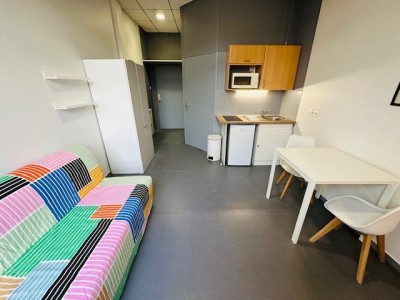 STUDIO MEUBLE A LOUER - ST ETIENNE SOLAURE/BELLEVUE - 19.85 m2 - 390 € charges comprises par mois