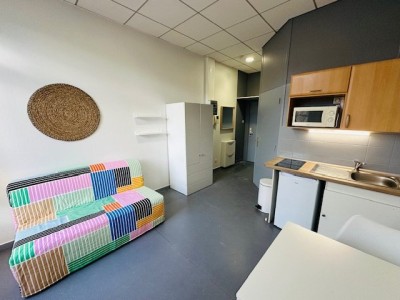 STUDIO MEUBLE A LOUER - ST ETIENNE SOLAURE/BELLEVUE - 19.85 m2 - 390 € charges comprises par mois