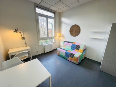 STUDIO MEUBLE A LOUER - ST ETIENNE SOLAURE/BELLEVUE - 19.85 m2 - 390 € charges comprises par mois