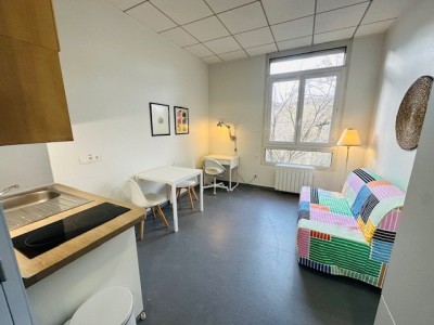 STUDIO MEUBLE A LOUER - ST ETIENNE SOLAURE/BELLEVUE - 19.85 m2 - 390 € charges comprises par mois