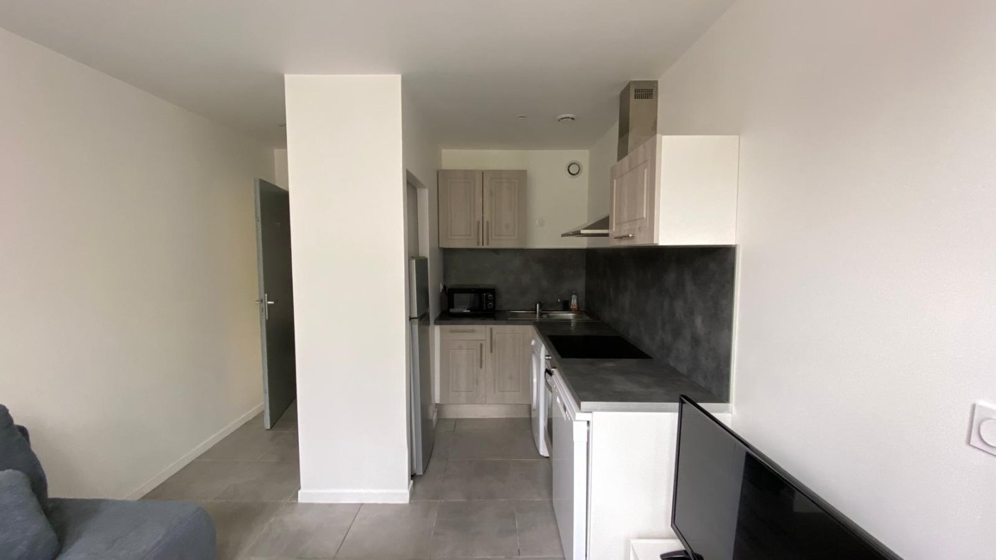 STUDIO A LOUER - ST ETIENNE TREFILERIE/CENTRE DEUX - 23 m2 - 395�&euro; charges comprises par mois