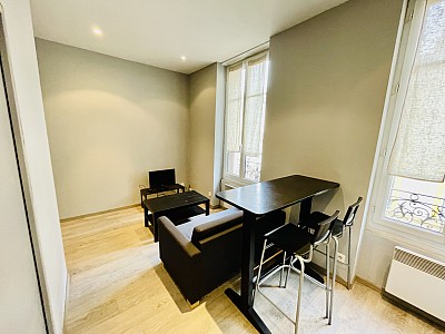 STUDIO A LOUER - ST ETIENNE TREFILERIE/CENTRE II - 23.76 m2 - 395 € charges comprises par mois