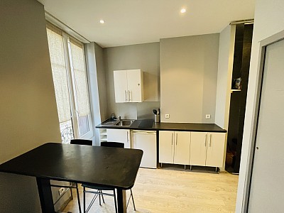 STUDIO A LOUER - ST ETIENNE TREFILERIE/CENTRE II - 23.76 m2 - 395 € charges comprises par mois