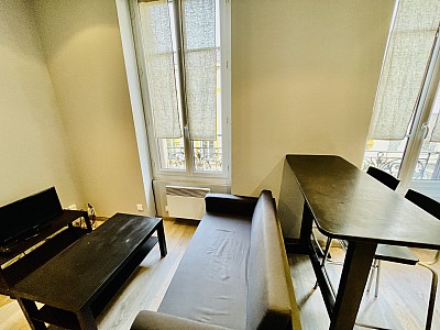 STUDIO A LOUER - ST ETIENNE TREFILERIE/CENTRE II - 23.76 m2 - 395 € charges comprises par mois
