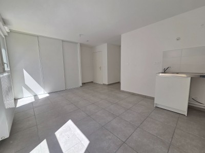 STUDIO A VENDRE - ST ETIENNE CHATEAUCREUX - 26.85 m2 - 104 000 &euro;
