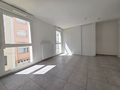 STUDIO A VENDRE - ST ETIENNE CHATEAUCREUX - 26.85 m2 - 104 000 &euro;