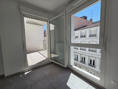 STUDIO A VENDRE - ST ETIENNE CHATEAUCREUX - 20 m2 - 97 000 &euro;