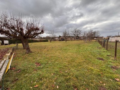 Parcelle de terrain � b�tir A VENDRE - BAS EN BASSET - 1226 m2 - 106�000�&euro;