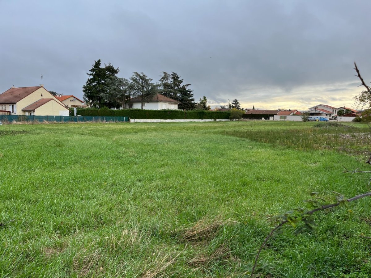 TERRAIN A VENDRE - ST CYPRIEN - 215 m2 - 79 000 &euro;