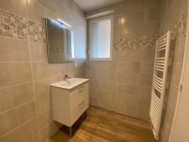 Studio semi-�quip�e A LOUER - ST ETIENNE Albert Thomas/Badouill�re - 23.44 m2 - 435�&euro; charges comprises par mois