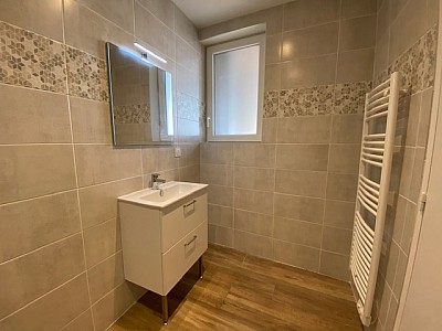 Studio semi-quipe A LOUER - ST ETIENNE Albert Thomas/Badouillre - 23.44 m2 - 435€ charges comprises par mois