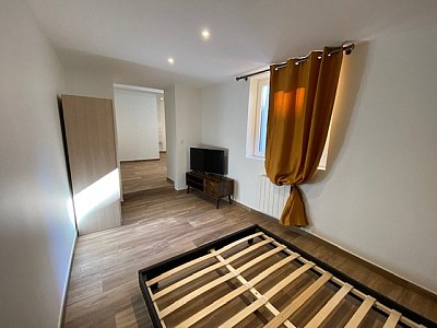 T1 BIS SEMI-MEUBLE A LOUER - ST ETIENNE ALBERT THOMAS/URSULES/BADOUILLERE - 32.58 m2 - 500 € charges comprises par mois
