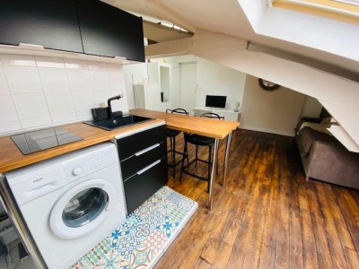 Studio sous les toits A LOUER - ST ETIENNE BELLEVUE/CENTRE II - 17 m2 - 350 € charges comprises par mois