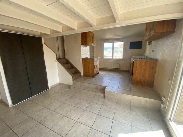 APPARTEMENT T1 A LOUER - ST ETIENNE CHAVANELLE/HYPER CENTRE - 28.53 m2 - 406�&euro; charges comprises par mois