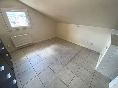 APPARTEMENT T1 A LOUER - ST ETIENNE CHAVANELLE/HYPER CENTRE - 28.53 m2 - 406�&euro; charges comprises par mois