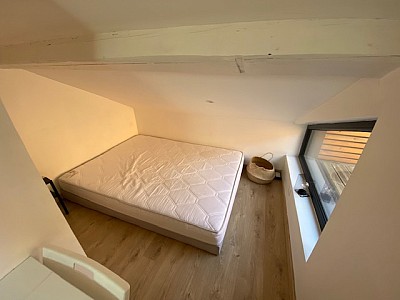 APPARTEMENT T1 A LOUER - ST ETIENNE FAC TREFILERIE/CENTRE II - 8.12 m2 - 350 € charges comprises par mois