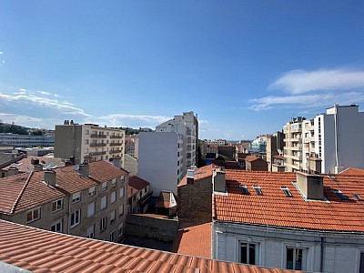 APPARTEMENT T1 A LOUER - ST ETIENNE FAC TREFILERIE/CENTRE II - 8.12 m2 - 350 € charges comprises par mois