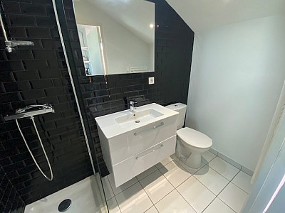 APPARTEMENT T1 A LOUER - ST ETIENNE FAC TREFILERIE/CENTRE II - 8.12 m2 - 350 € charges comprises par mois