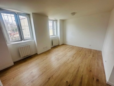 APPARTEMENT T1 A LOUER - ST ETIENNE FAC TREFILERIE - 25.06 m2 - 370�&euro; charges comprises par mois