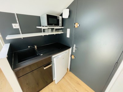 APPARTEMENT T1 A LOUER - ST ETIENNE FAC TREFILERIE - 10.61 m2 - 350€ charges comprises par mois