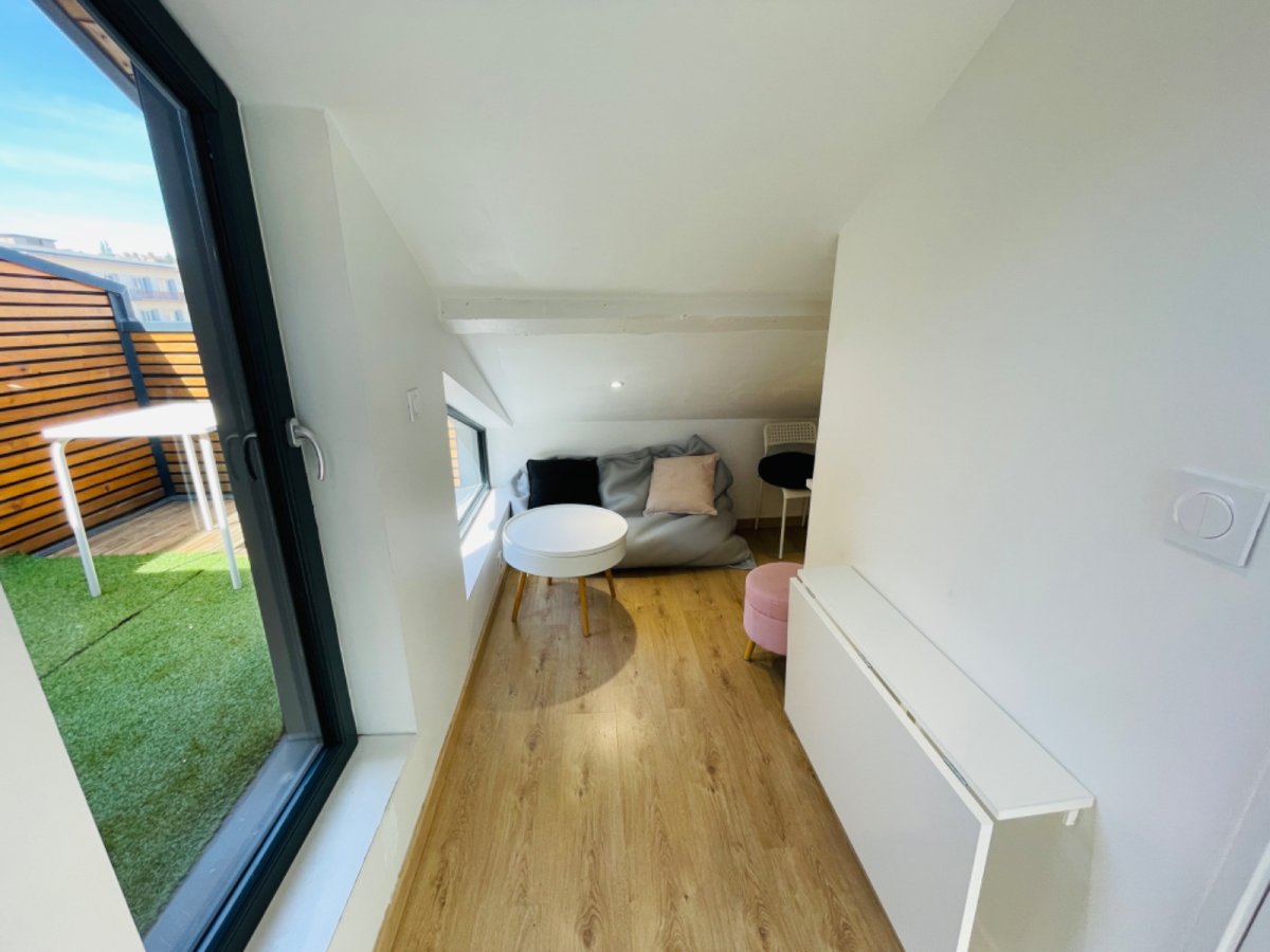 APPARTEMENT T1 - ST ETIENNE FAC TREFILERIE - 10.61 m2 - LOU&Eacute;