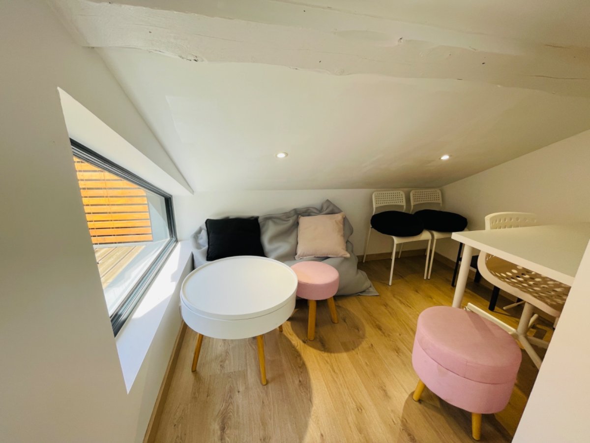 APPARTEMENT T1 - ST ETIENNE FAC TREFILERIE - 10.61 m2 - LOU&Eacute;