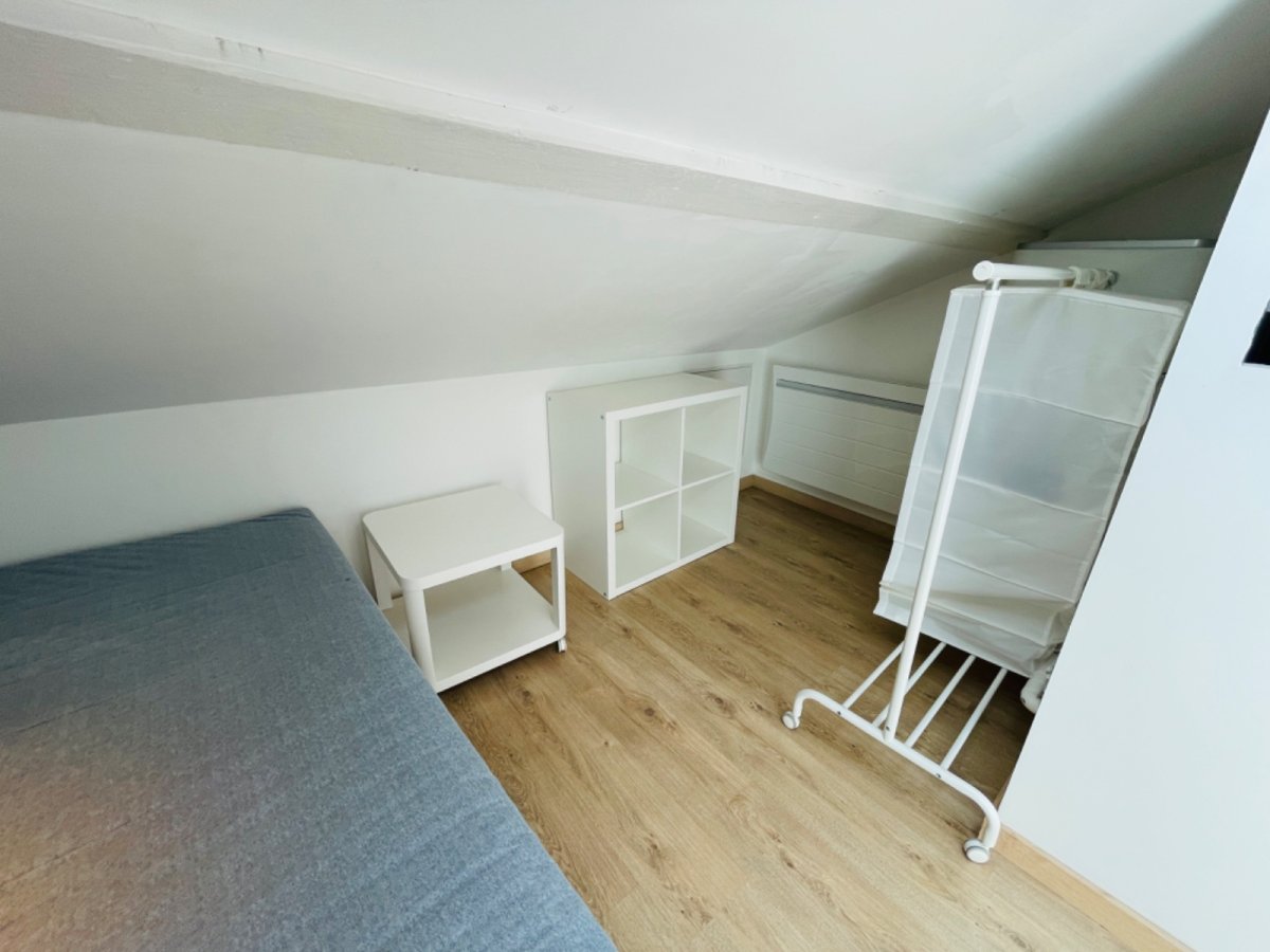 APPARTEMENT T1 - ST ETIENNE FAC TREFILERIE - 10.61 m2 - LOU&Eacute;