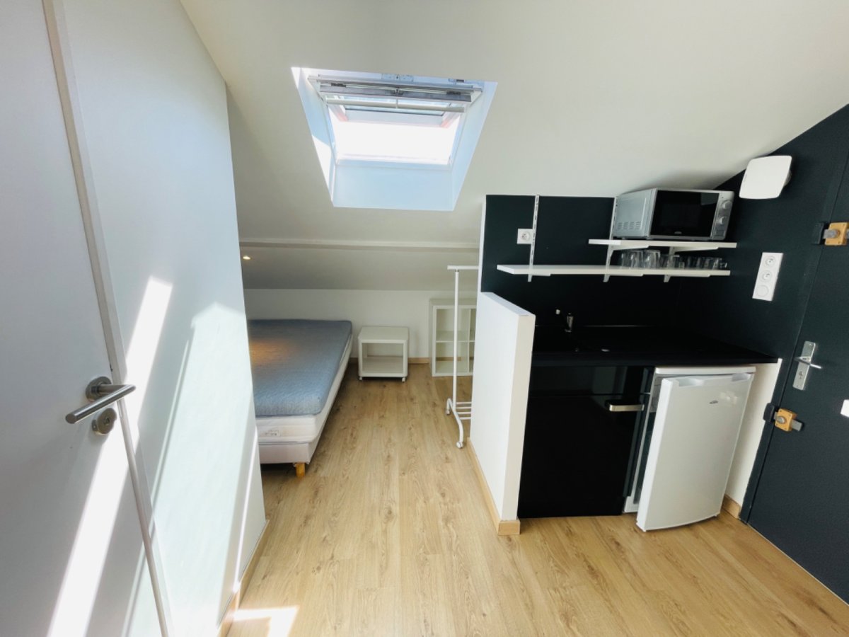 APPARTEMENT T1 - ST ETIENNE FAC TREFILERIE - 10.61 m2 - LOU&Eacute;