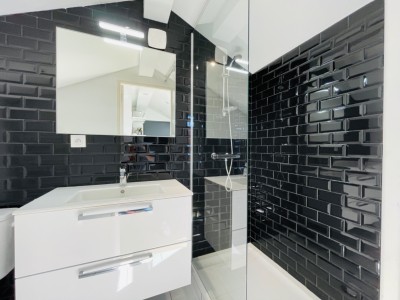 APPARTEMENT T1 A LOUER - ST ETIENNE FAC TREFILERIE - 10.61 m2 - 350€ charges comprises par mois