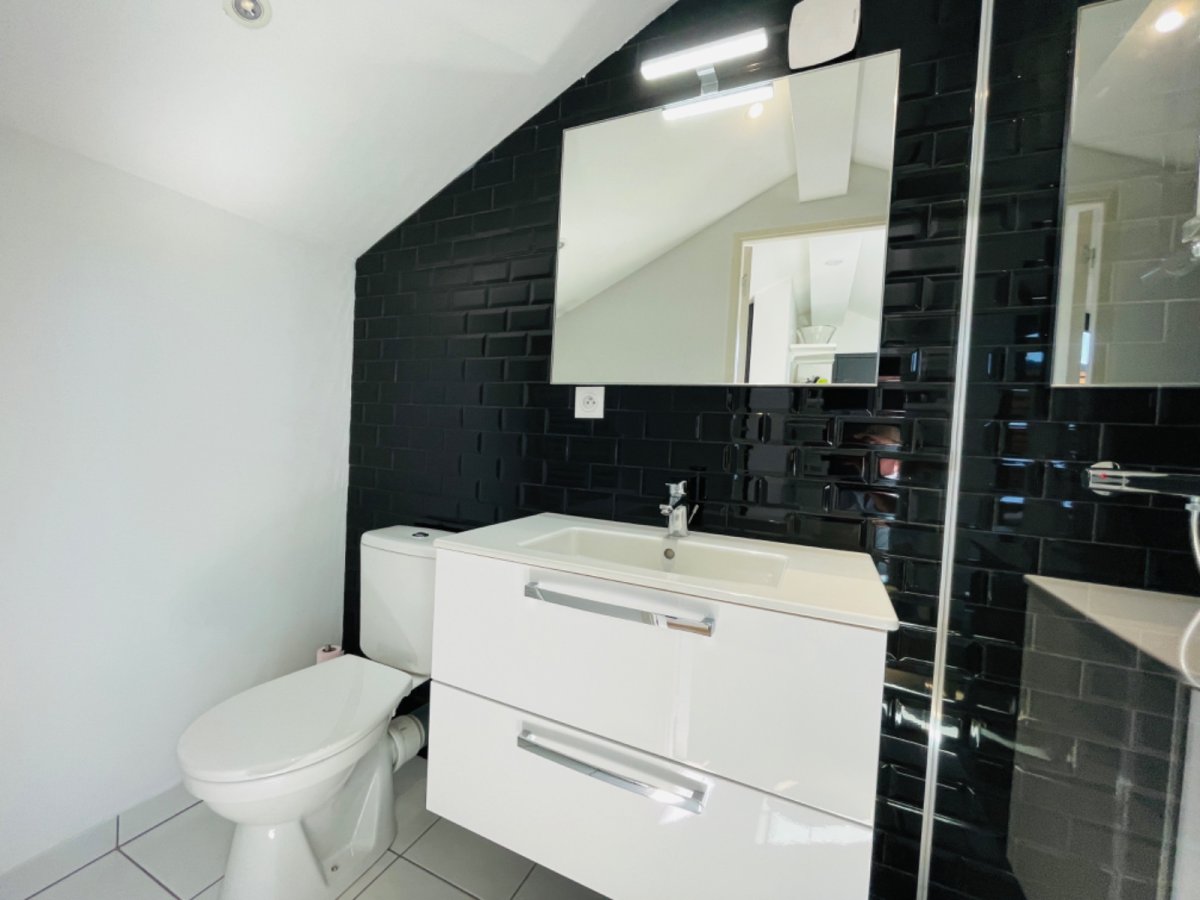 APPARTEMENT T1 - ST ETIENNE FAC TREFILERIE - 10.61 m2 - LOU&Eacute;