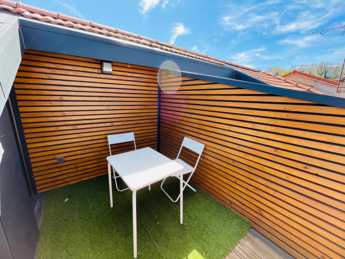 APPARTEMENT T1 - ST ETIENNE FAC TREFILERIE - 10.61 m2 - LOU&Eacute;