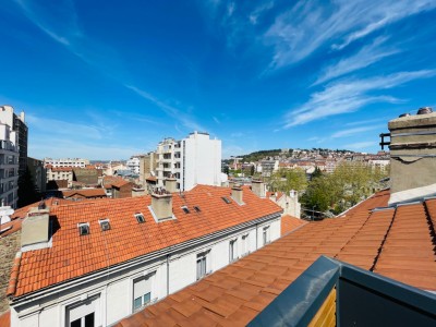 APPARTEMENT T1 A LOUER - ST ETIENNE FAC TREFILERIE - 10.61 m2 - 350€ charges comprises par mois