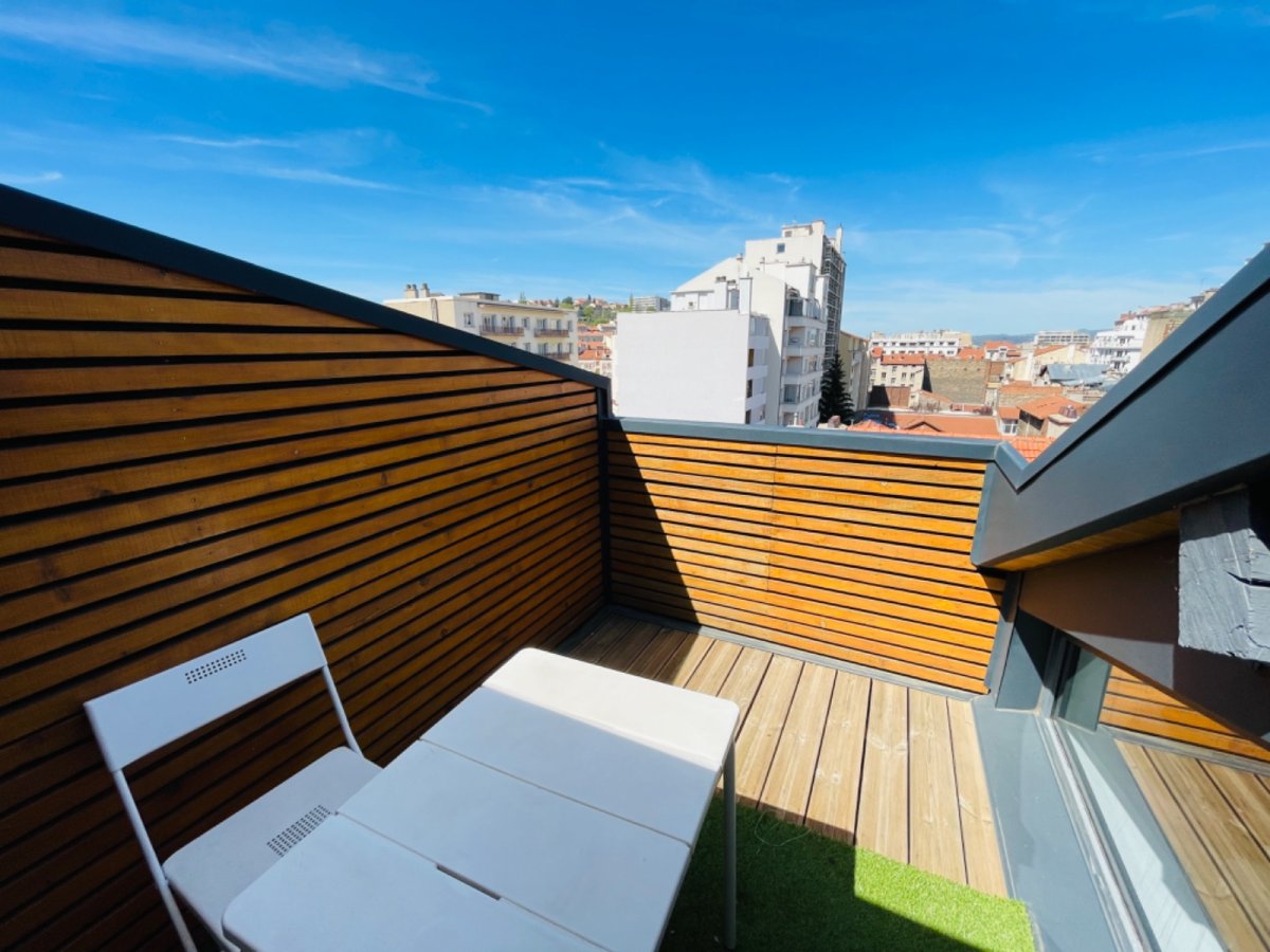 APPARTEMENT T1 - ST ETIENNE FAC TREFILERIE - 10.61 m2 - LOU&Eacute;