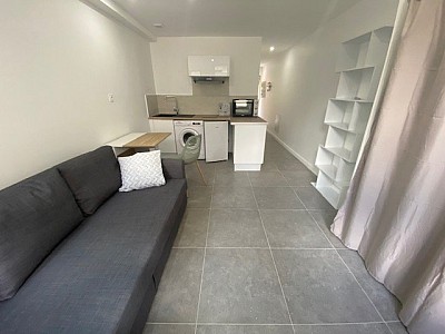 APPARTEMENT T1 A LOUER - ST ETIENNE Place Dorian/Place Grenette - 21.35 m2 - 428 € charges comprises par mois