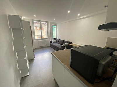 APPARTEMENT T1 A LOUER - ST ETIENNE Place Dorian/Place Grenette - 21.35 m2 - 428 € charges comprises par mois