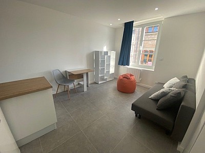 Studio Meublé A LOUER - ST ETIENNE Place Du Peuple/Place Grenette - 21.81 m2 - 426 &euro; charges comprises par mois