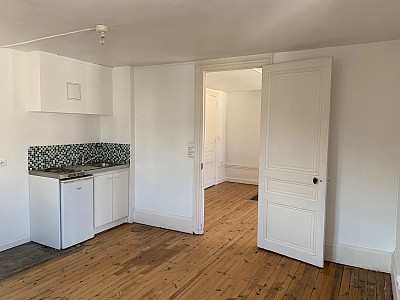 APPARTEMENT T1 - ST ETIENNE PLACE GRENETTE/PEUPLE - 33.61 m2 - LOUÉ