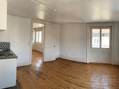 APPARTEMENT T1 - ST ETIENNE PLACE GRENETTE/PEUPLE - 33.61 m2 - LOUÉ