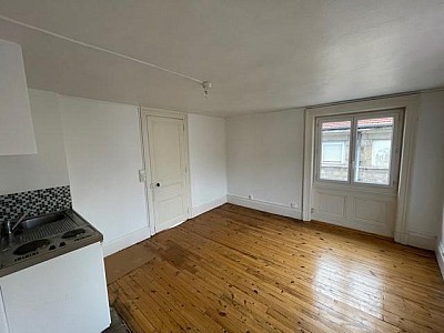 APPARTEMENT T1 - ST ETIENNE PLACE GRENETTE/PEUPLE - 33.61 m2 - LOUÉ