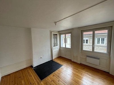 APPARTEMENT T1 - ST ETIENNE PLACE GRENETTE/PEUPLE - 33.61 m2 - LOUÉ