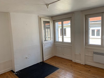 APPARTEMENT T1 - ST ETIENNE PLACE GRENETTE/PEUPLE - 33.61 m2 - LOUÉ