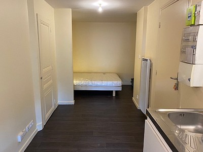 APPARTEMENT T1 A LOUER - ST ETIENNE Place Grenette/Place du Peuple - 19.07 m2 - 258€ charges comprises par mois
