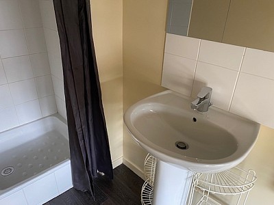 APPARTEMENT T1 A LOUER - ST ETIENNE Place Grenette/Place du Peuple - 19.07 m2 - 258€ charges comprises par mois