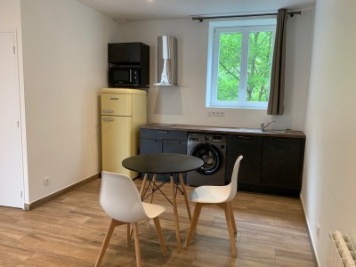 Studio Semi-Meubl� A LOUER - ST ETIENNE Quartier Albert Thomas/Ursules - 25.87 m2 - 452�&euro; charges comprises par mois