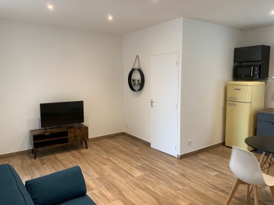 Studio Semi-Meubl� A LOUER - ST ETIENNE Quartier Albert Thomas/Ursules - 25.87 m2 - 452�&euro; charges comprises par mois