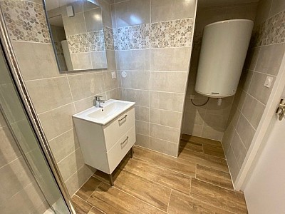 Grand 1 pièce Semi-Meublé A LOUER - ST ETIENNE QUARTIER DES URSULES - 41.99 m2 - 495 € charges comprises par mois